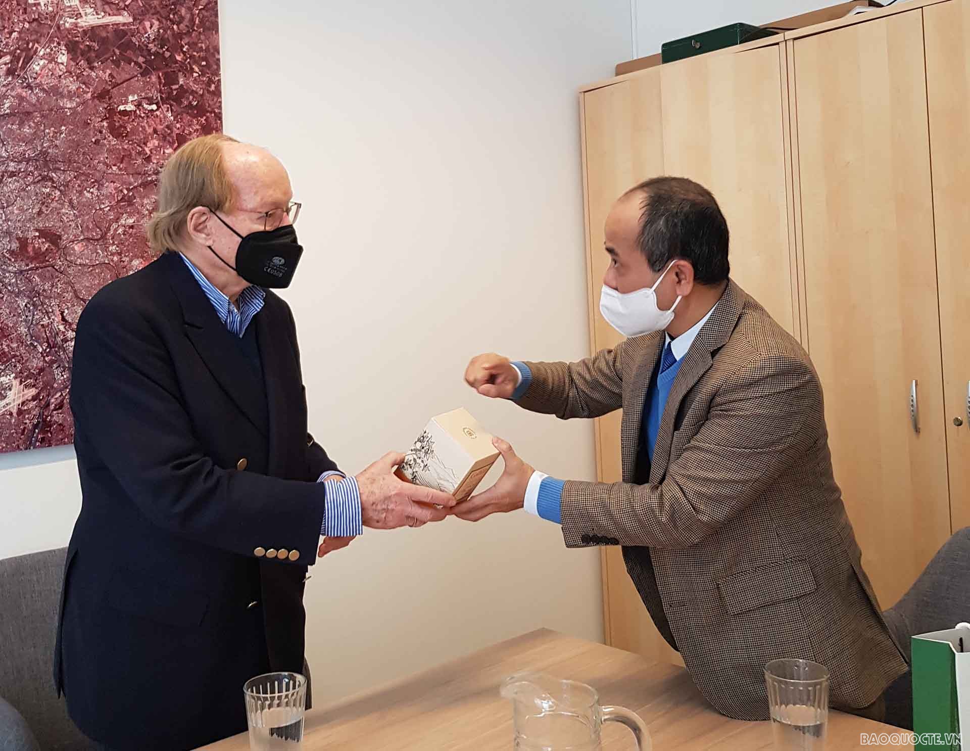 Vietnamese Ambassador visits, works with Austria-Vietnam Friendship Association